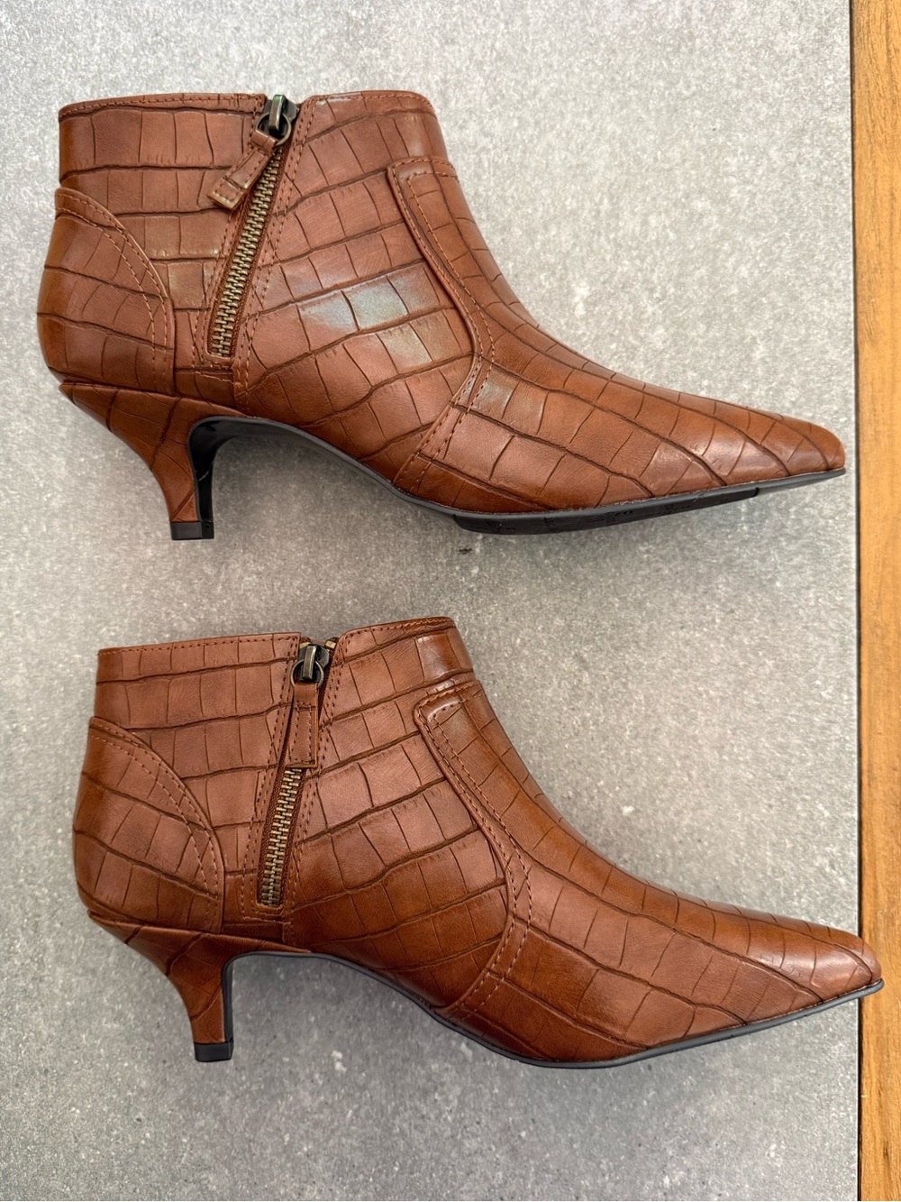 Easy Street Annalee Kitten Heel Bootie Brown Croco Pointed Toe Ankle Boots 9W - Picture 7 of 13